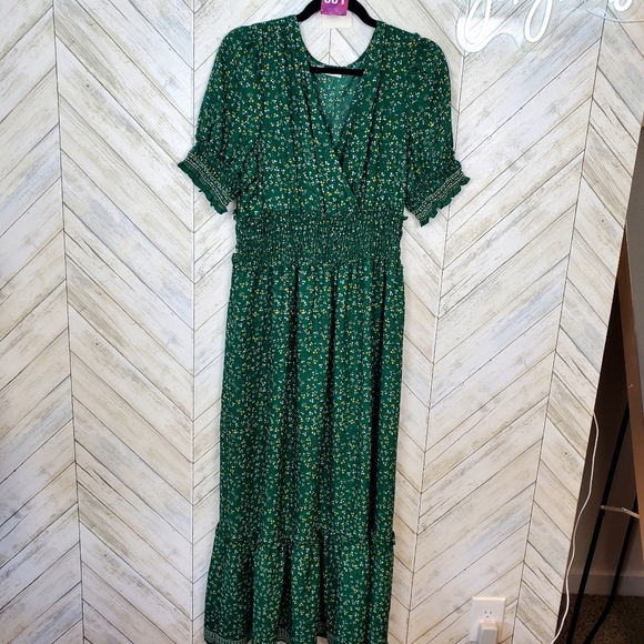 Dresses & Skirts - 55) Green Maxi Dress
